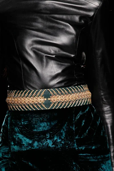 Look 80